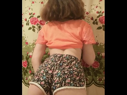 ❤️ Sexy junges Babe zieht ihre Shorts vor der Kamera aus ❌ Super sex bei uns ❌️