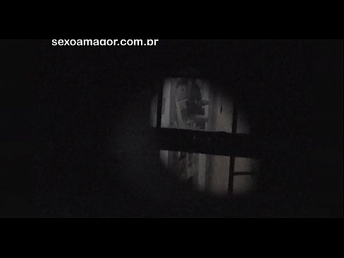 ❤️ Blondie wird heimlich von einem Voyeur aus der Nachbarschaft gefilmt, der sich hinter Hohlblocksteinen versteckt ❌ Super sex bei uns ❌️